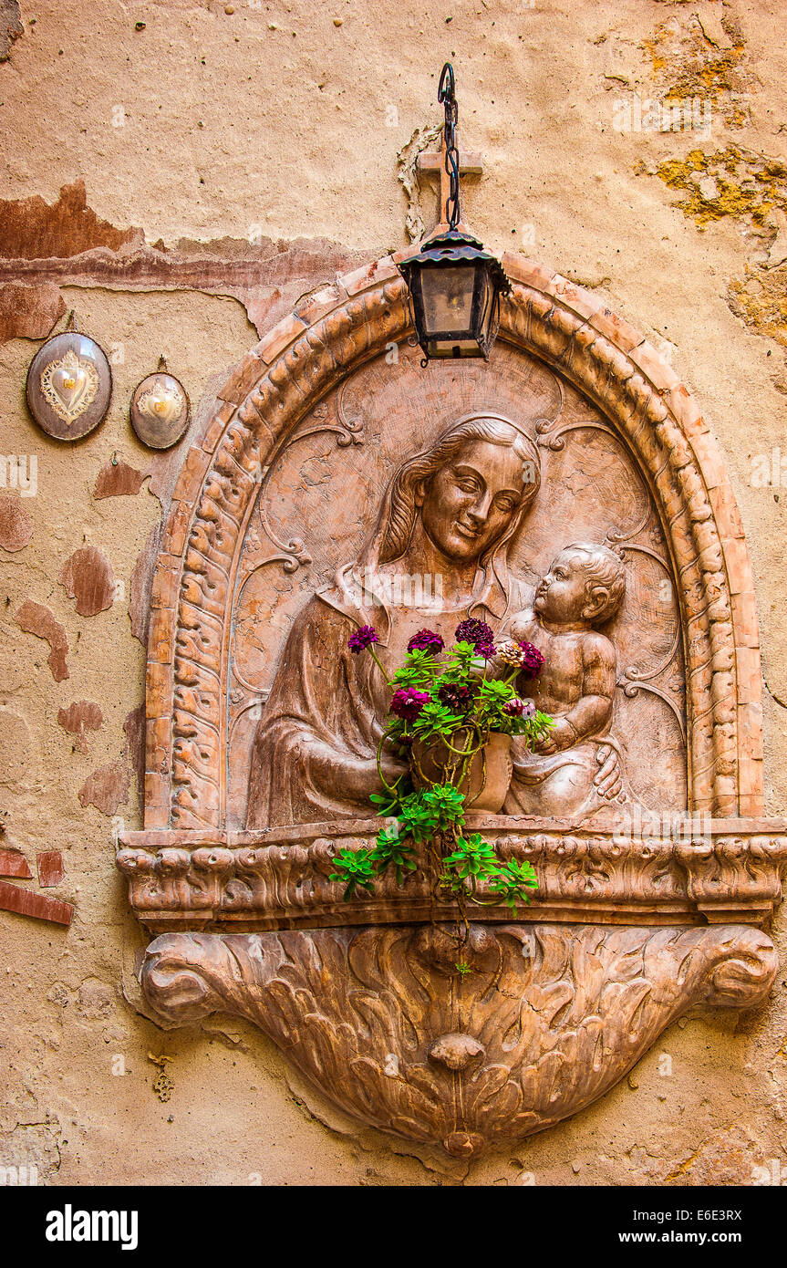 Italie Vénétie Vérone Via Augusto Verità ,fête votive de culte de la Vierge et l'enfant Banque D'Images