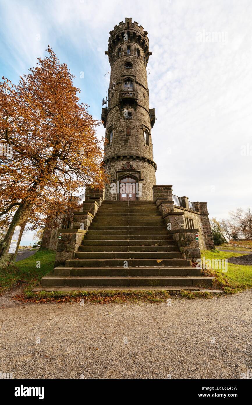 Imagée tower Decinsky Sneznik (723 m) sur la montagne du même nom. Il est l'un des plus anciens tour de perspective sur la République tchèque. Decin, République tchèque, le 14 octobre 2013. (Photo/CTK Jiri Castka) Banque D'Images
