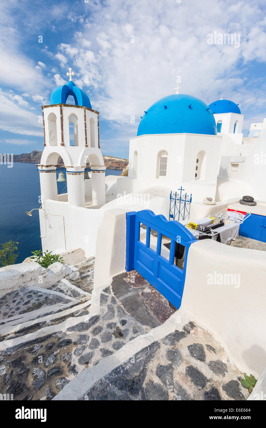 Toit bleu église de Oia, Santorin Grecce Banque D'Images