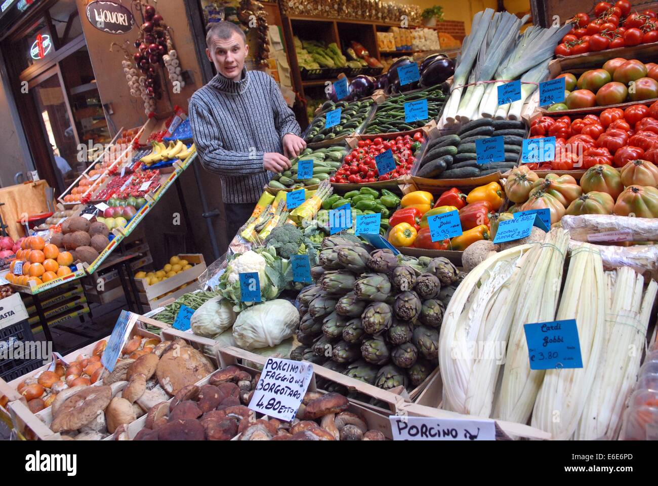 Bologne (Italie), du marché des aliments de rue près de la Place Maggiore Banque D'Images