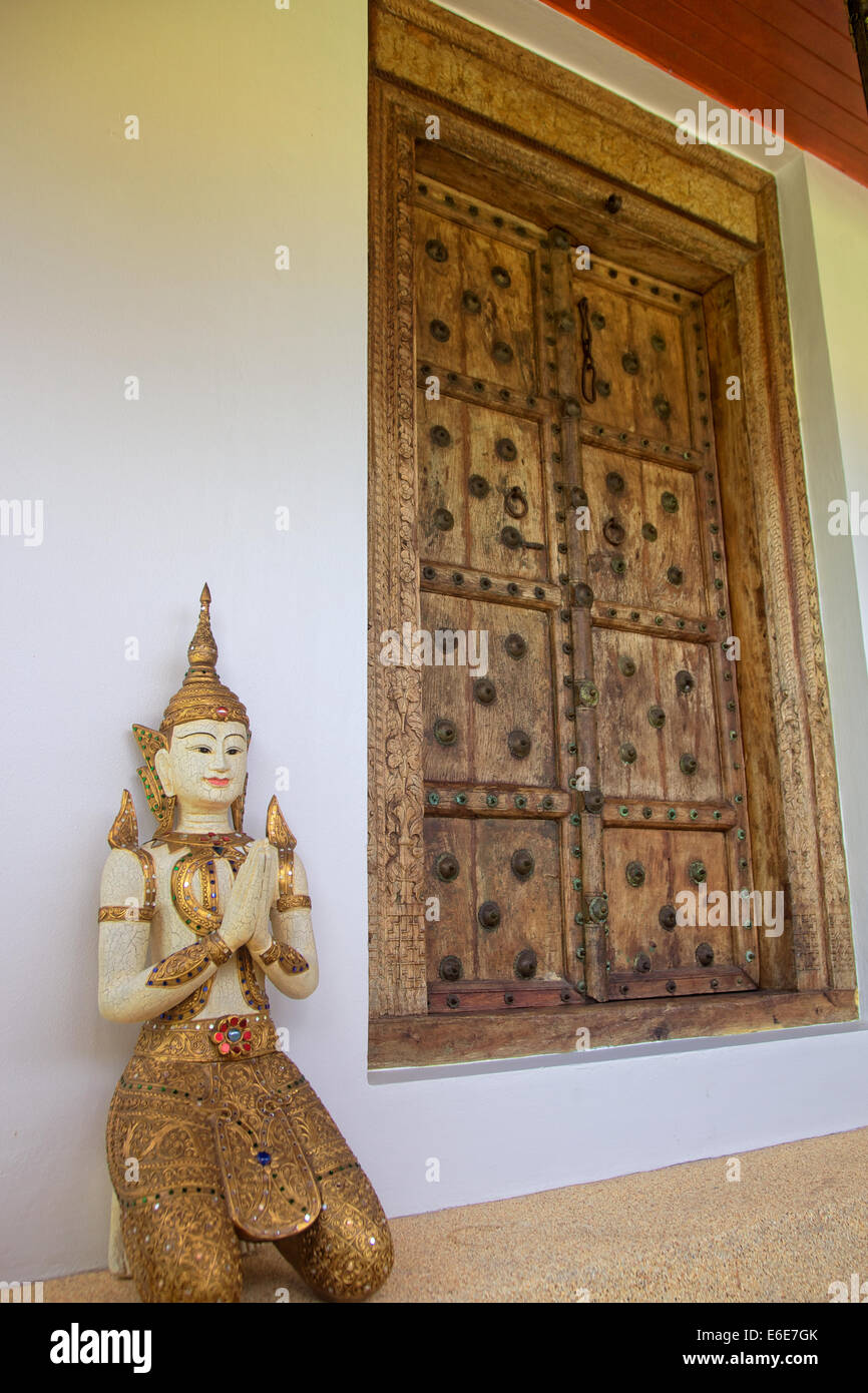 Un Indien porte sur une maison thaïe, Thaïlande Banque D'Images