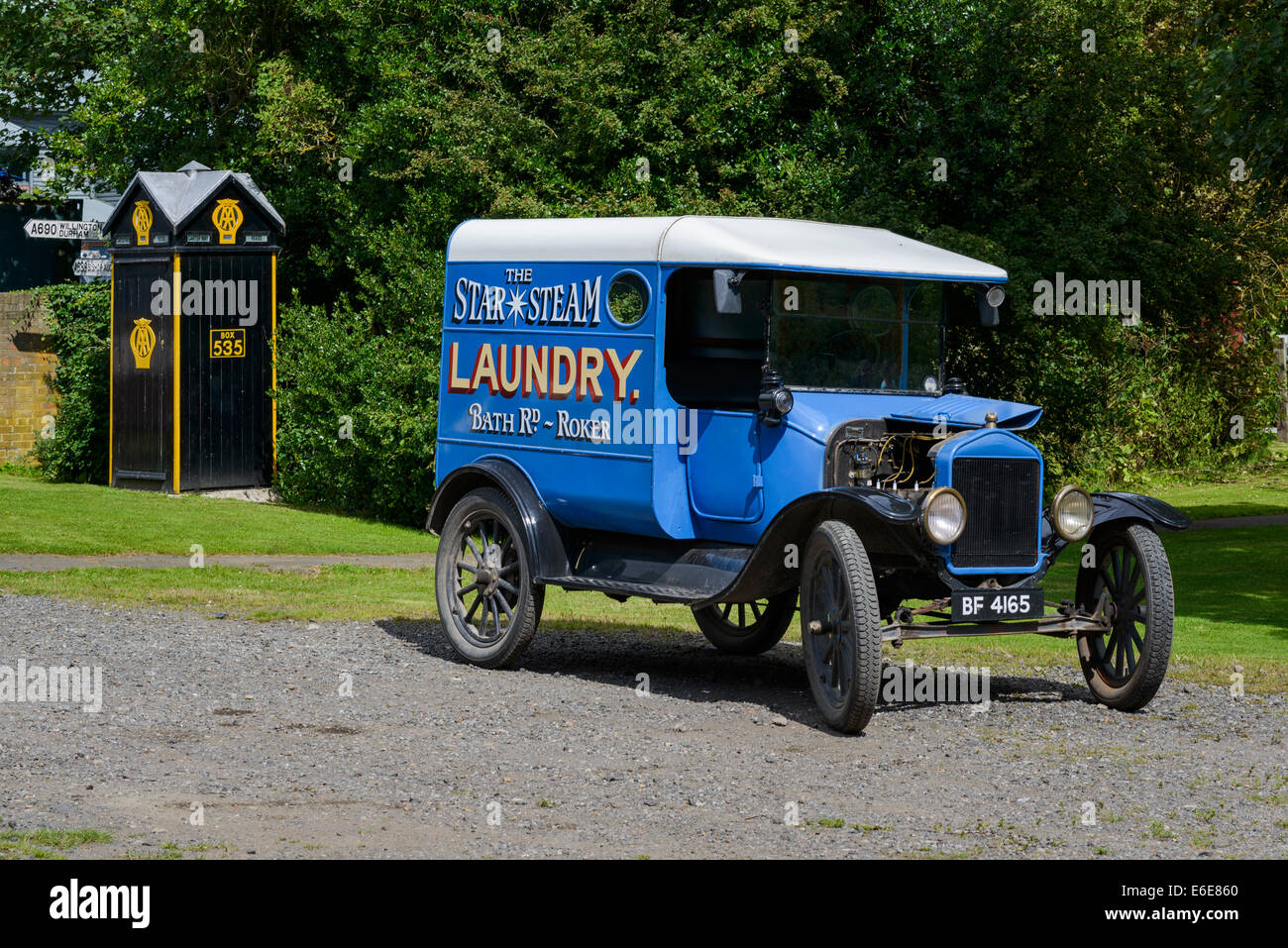 Ford Model T Van de livraison à Beamish Banque D'Images