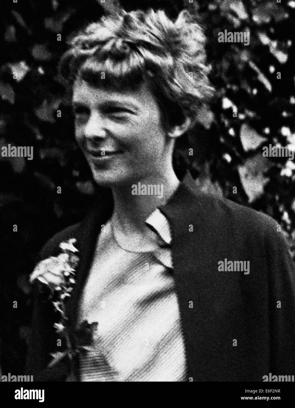 Photo d'époque de la pionnière et auteure de l'aviation américaine Amelia Earhart (1897 – déclarée morte en 1939) – Earhart et son navigateur Fred Noonan ont connu une célèbre disparition en 1937 alors qu'elle essayait de devenir la première femme à effectuer un vol de navigation du globe. Photo prise en juin 1932. Banque D'Images