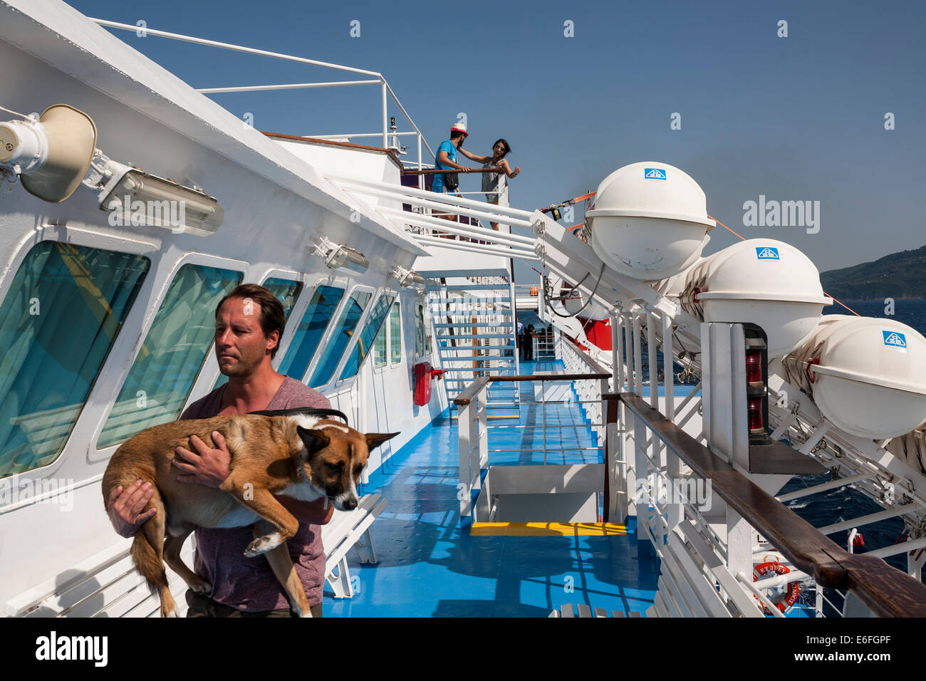 Les voyageurs à bord d'un navire qui a quitté l'île Alonnisos à Volos en Grèce le 21 août 2014. Banque D'Images