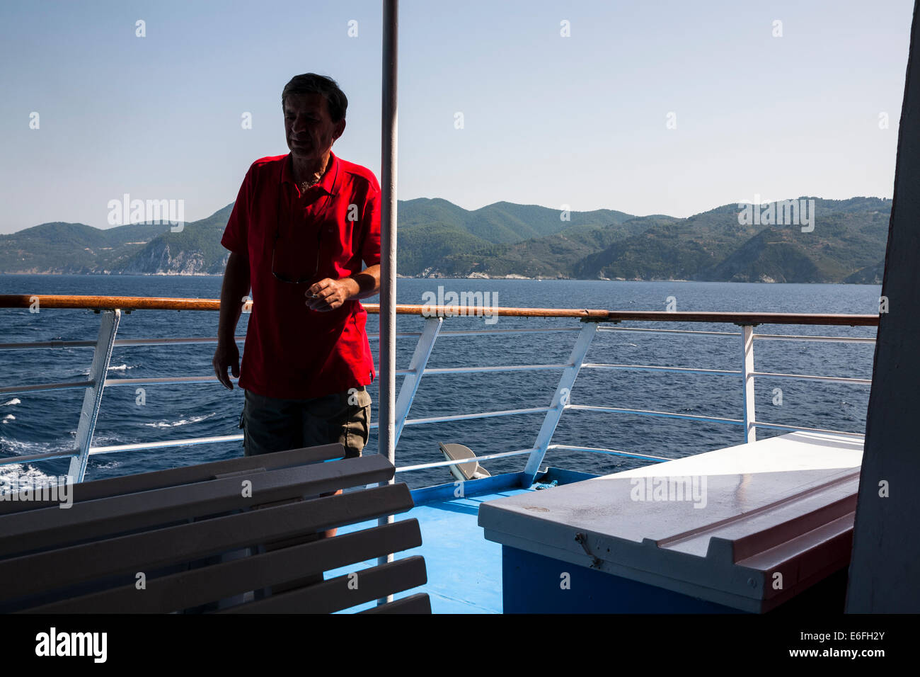 Les voyageurs à bord d'un navire qui a quitté l'île Alonnisos à Volos en Grèce le 21 août 2014. Banque D'Images