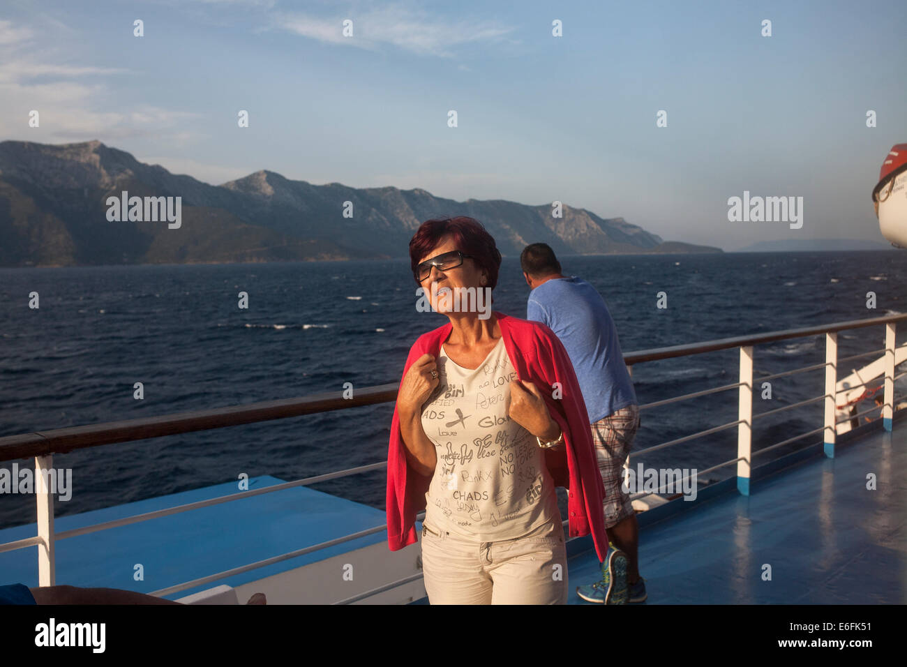 Les voyageurs à bord d'un navire qui a quitté l'île Alonnisos à Volos en Grèce le 21 août 2014. Banque D'Images
