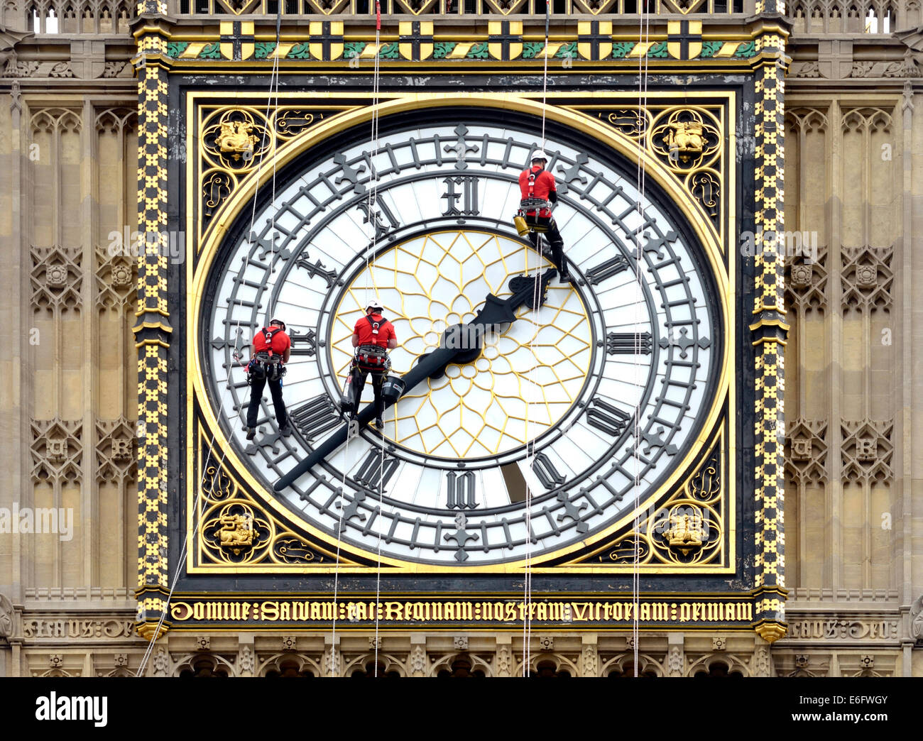 Londres, Angleterre, Royaume-Uni. Abseilers clockfaces le nettoyage de Big Ben, 2014 Banque D'Images