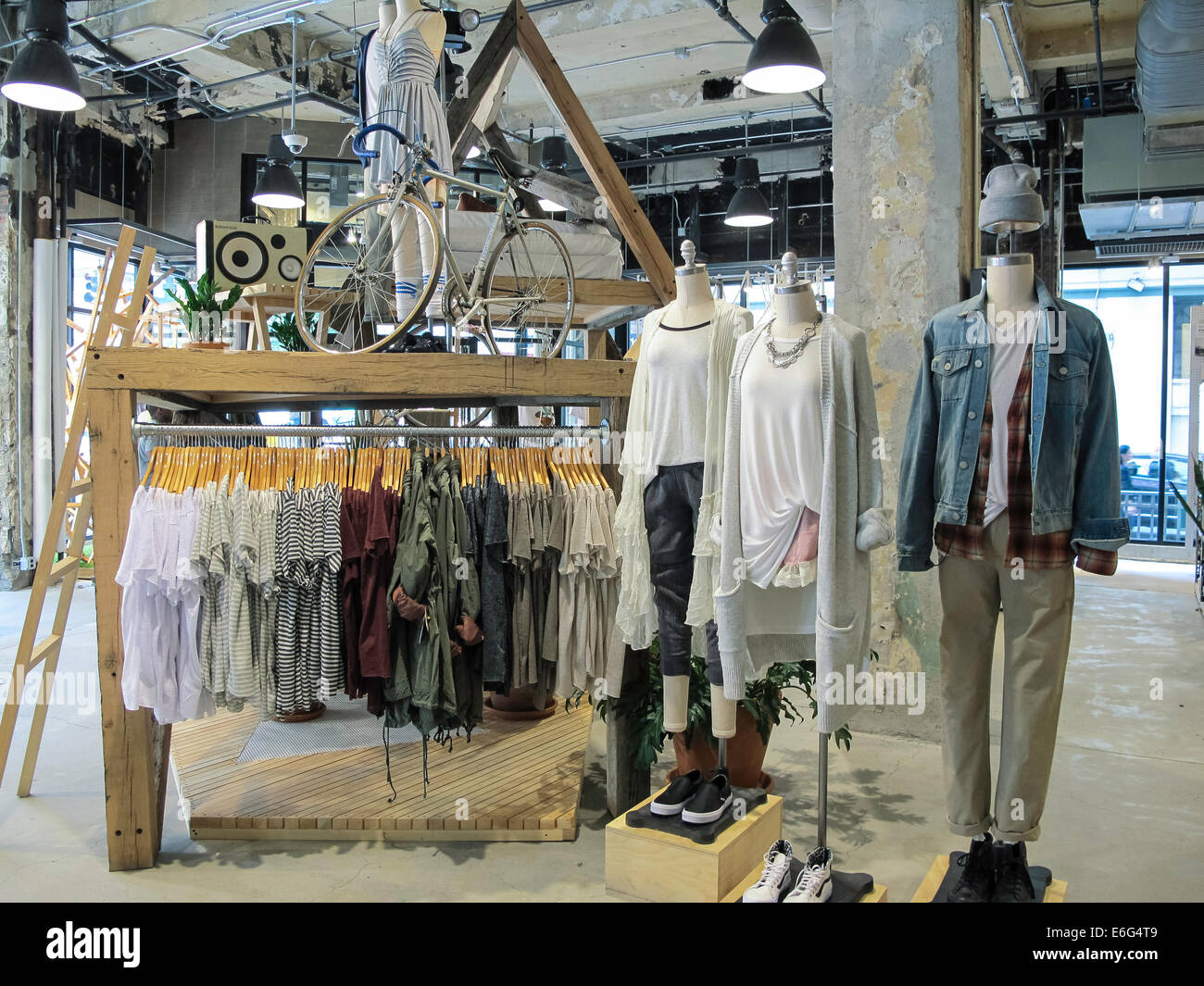 Urban Outfitters Store à Herald Square, NYC Photo Stock - Alamy