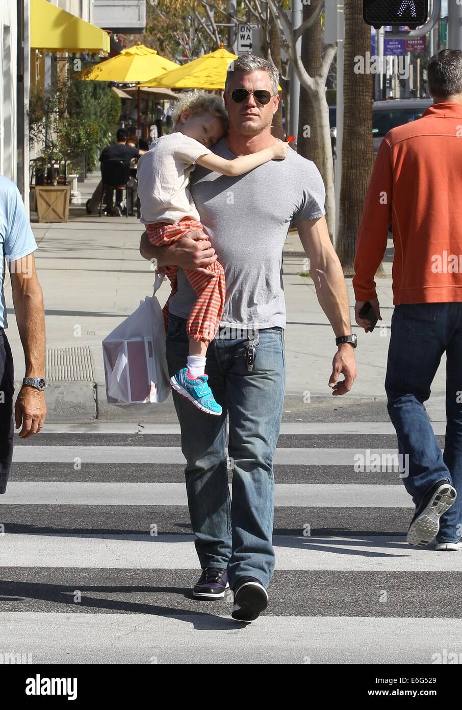 Eric Dane dehors et environ avec sa fille, Billie à Beverly Hills comprend : Erick,Dane Dane Billie Où : Los Angeles, California, United States Quand : 16 Mars 2014 Banque D'Images