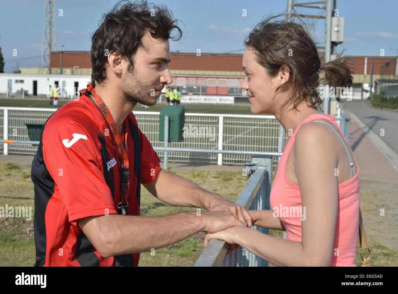 Deux jours UNE NUIT (deux jours, une nuit) 2014 Les Films de fleuve production avec Marion Cotillard et Timur Magomedgadzhiev Banque D'Images