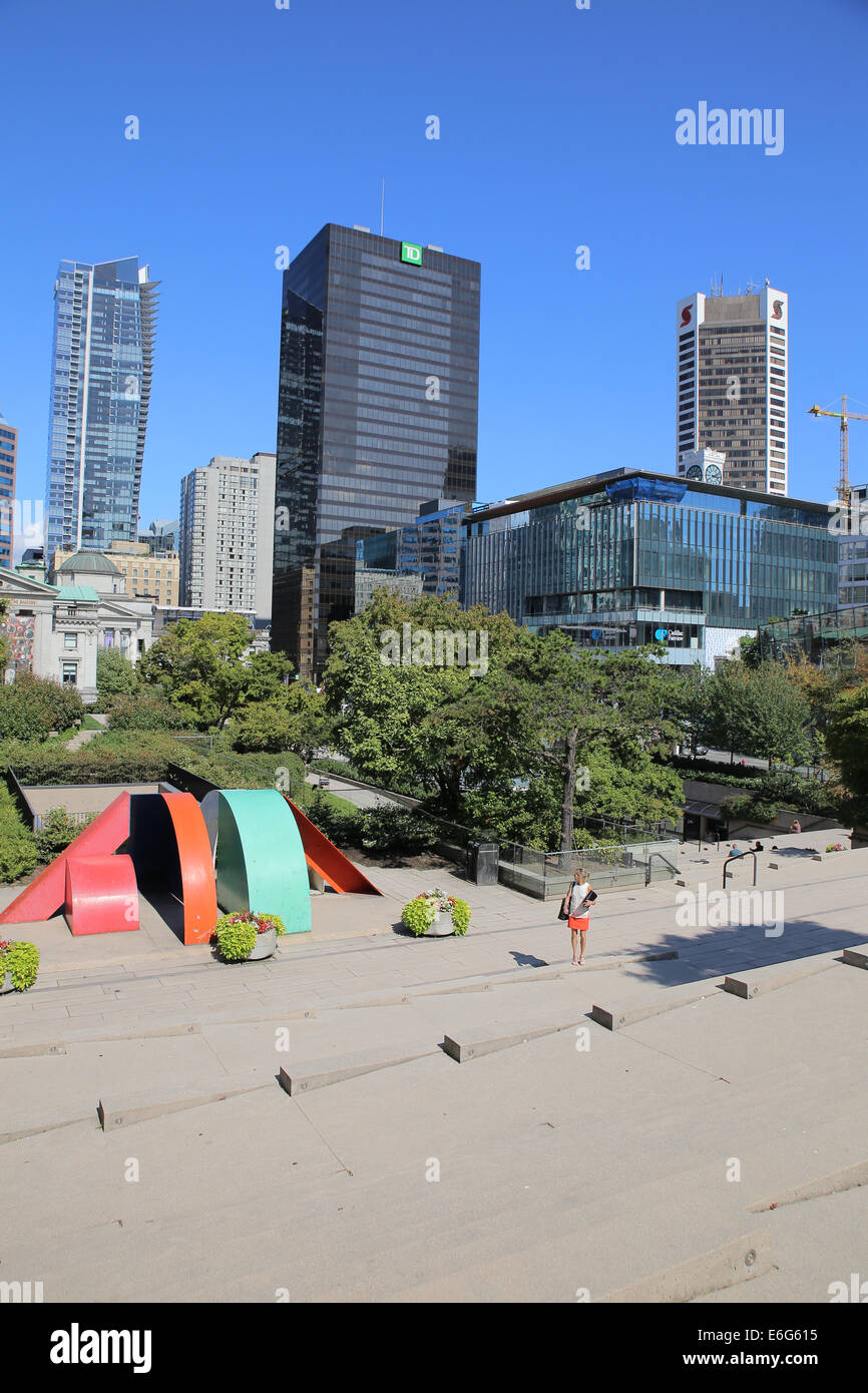 Bâtiments Vancouver Robson Square en plein air d'été Banque D'Images