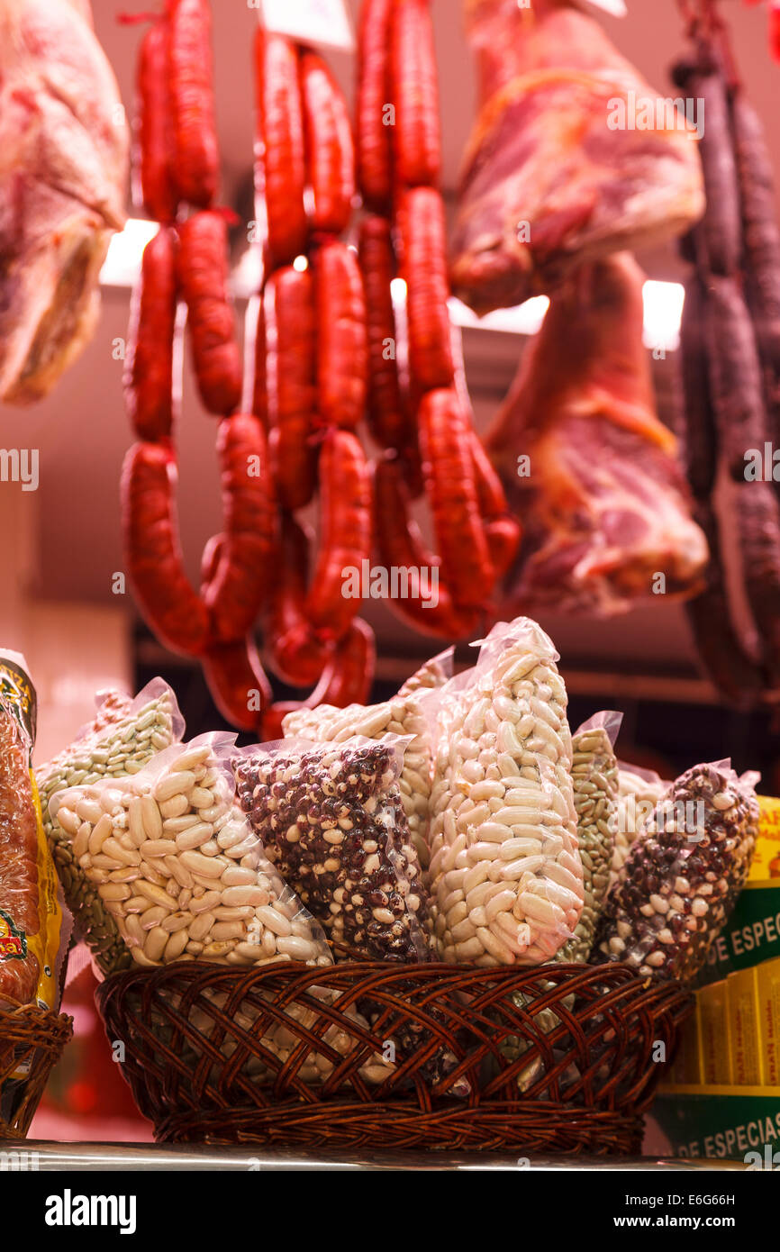 Fabada. Nourriture typique. La ville d'Oviedo. La province des Asturies. L'Espagne. L'Europe Banque D'Images