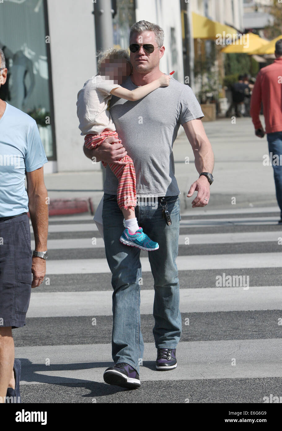 Eric Dane dehors et environ avec sa fille, Billie à Beverly Hills avec : Eric Dane,Billie Beatrice Dane Où : Los Angeles, California, United States Quand : 16 Mars 2014 Banque D'Images