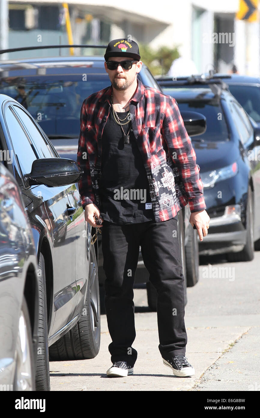 Benji et Joel Madden et un ami dehors et environ sur Melrose Place à West Hollywood avec : Joel Madden Où : Los Angeles, California, United States Quand : 14 Mars 2014 Banque D'Images