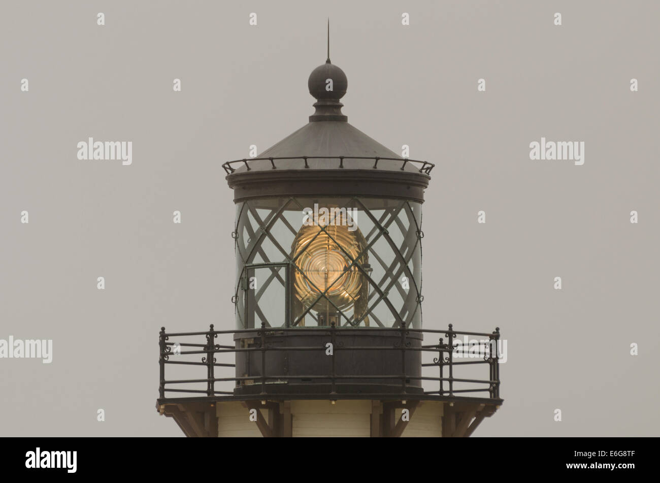Le phare de Point Cabrillo Light Station construite en 1909 a une lentille de Fresnel avec prisme en verre 90 pièces, est alimenté par une G000 watts et Banque D'Images