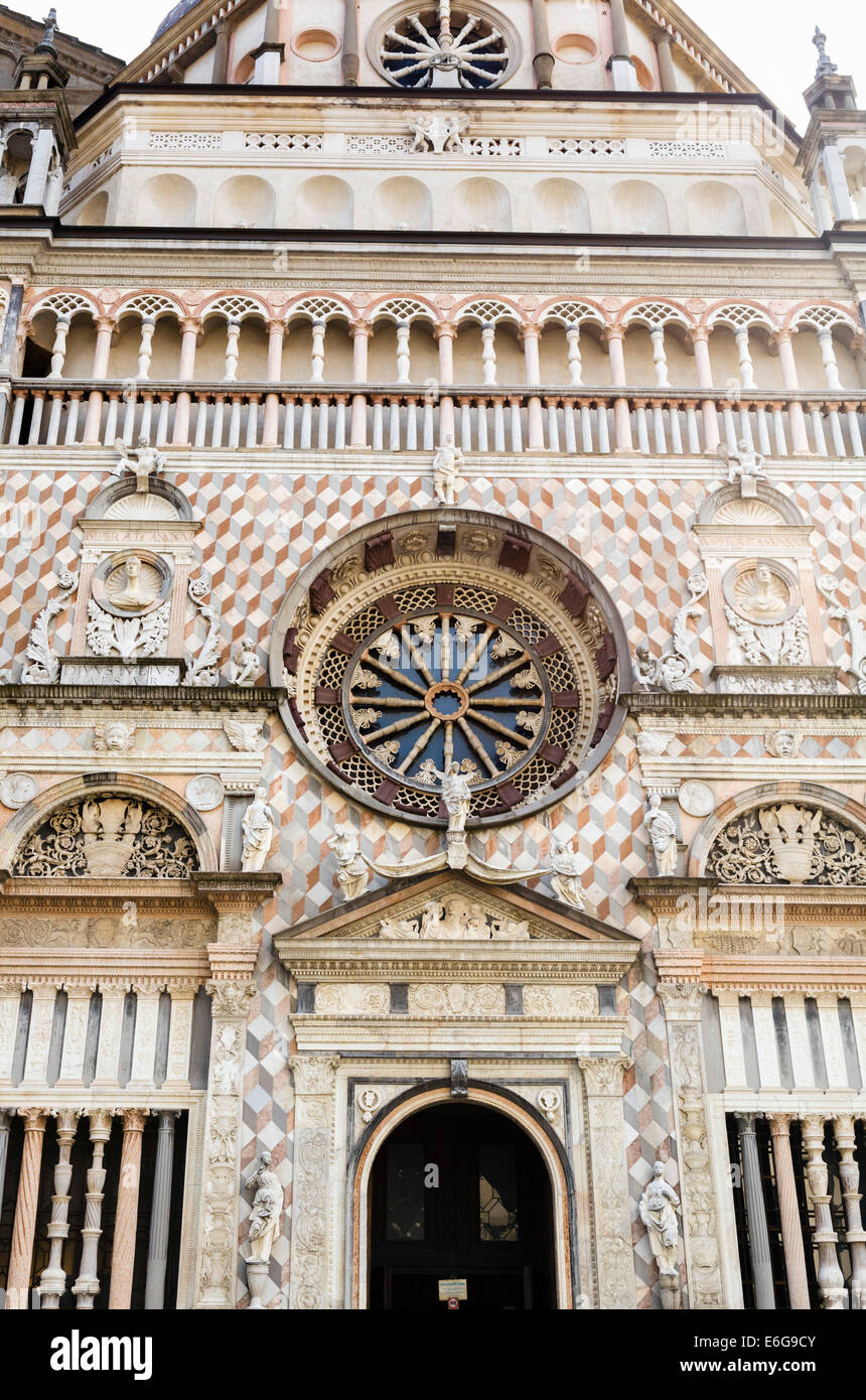 La 15thC Cappella Colleoni, Piazza Vecchia, haute de Bergame, Lombardie, Italie Banque D'Images