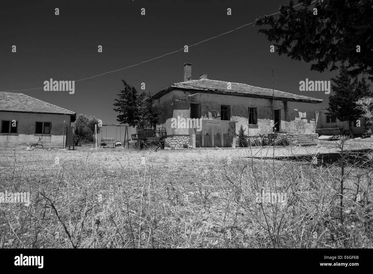 Montagnes du Taurus. Vieille maison abandonnée et village de montagne en Sirtkoy. Noir et blanc. La province d'Antalya. La Turquie Banque D'Images