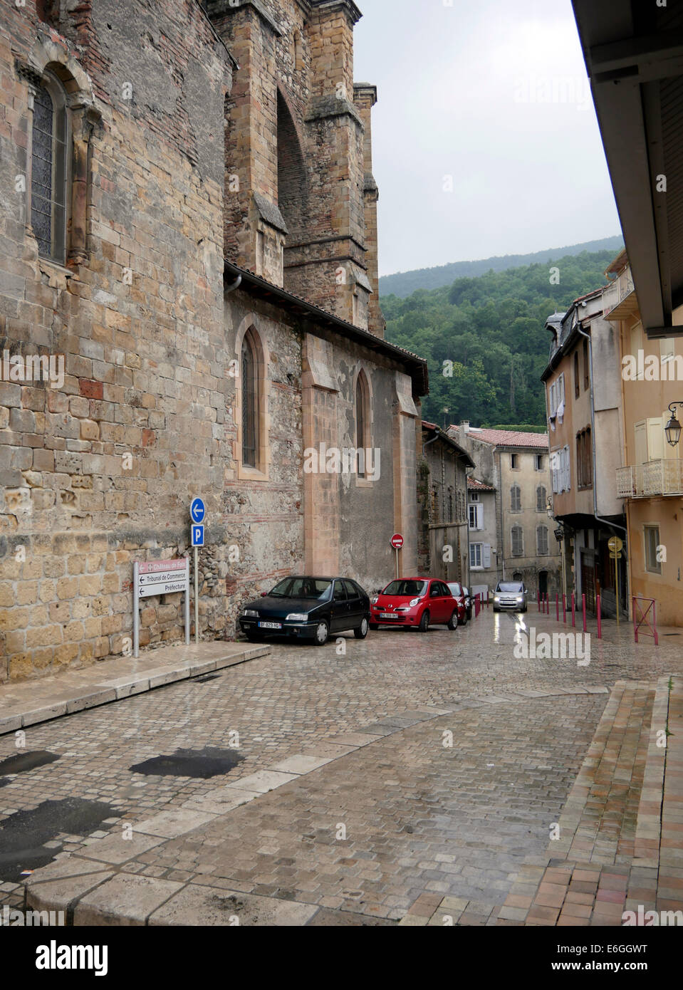 Murs du château, le centre-ville de Foix, Ariège, France Banque D'Images