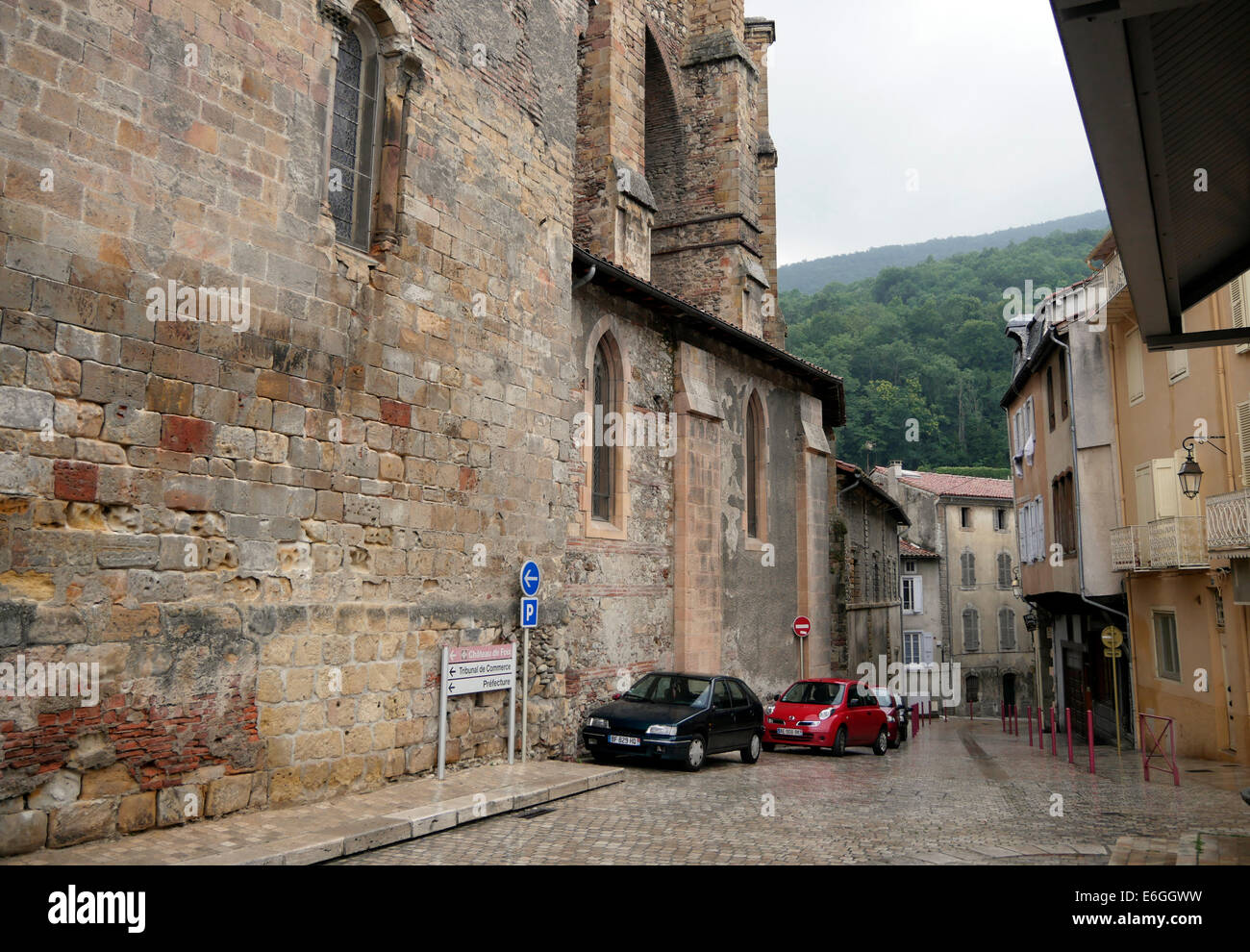 Murs du château, le centre-ville de Foix, Ariège, France Banque D'Images