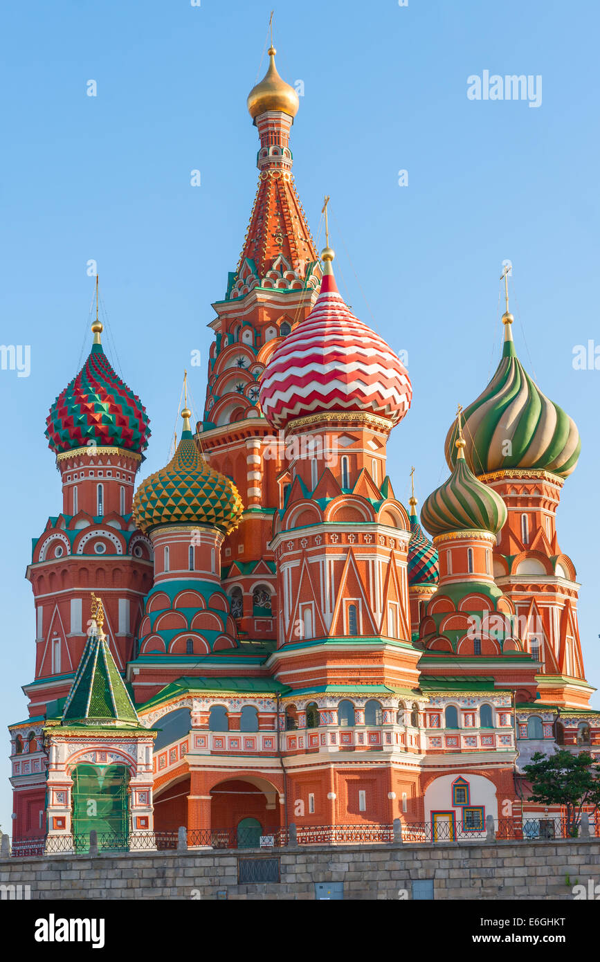 Magnifique Dôme de la cathédrale Saint-Basile sur la Place Rouge à Moscou Banque D'Images