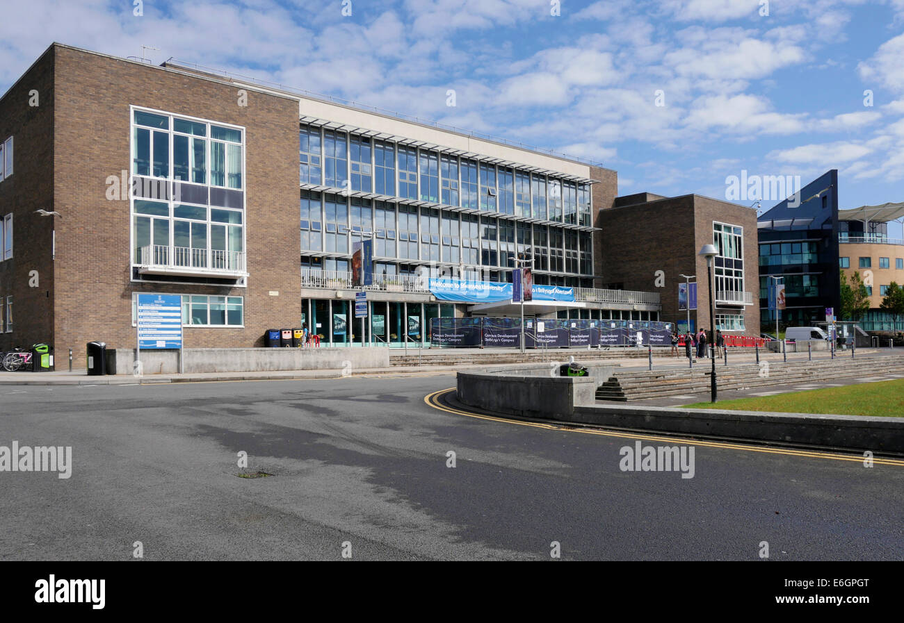 Bâtiment administratif principal de l'université de Swansea et Taliesyn Art Centre Banque D'Images