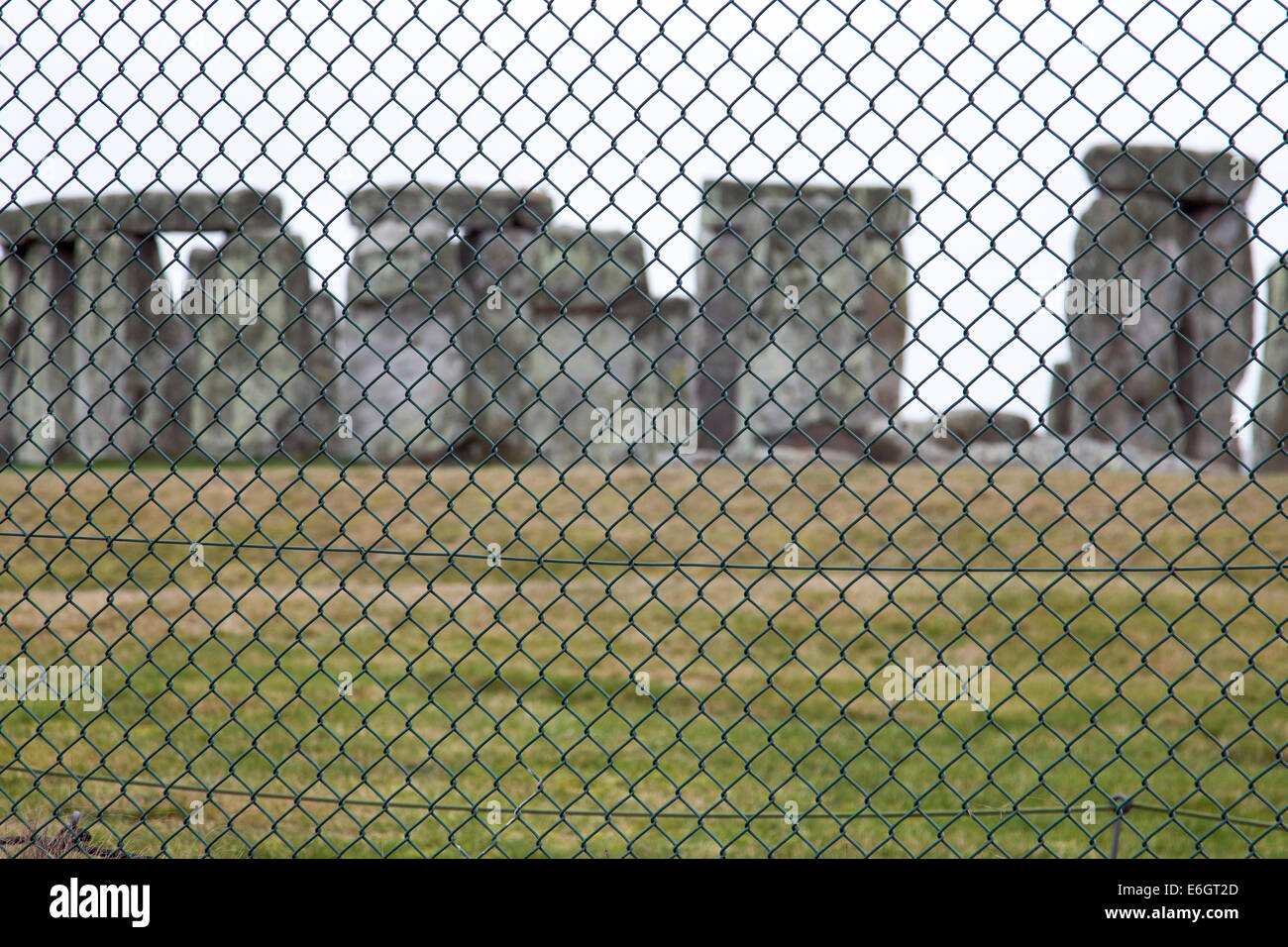 Derrière une clôture monument Stonehenge Banque D'Images