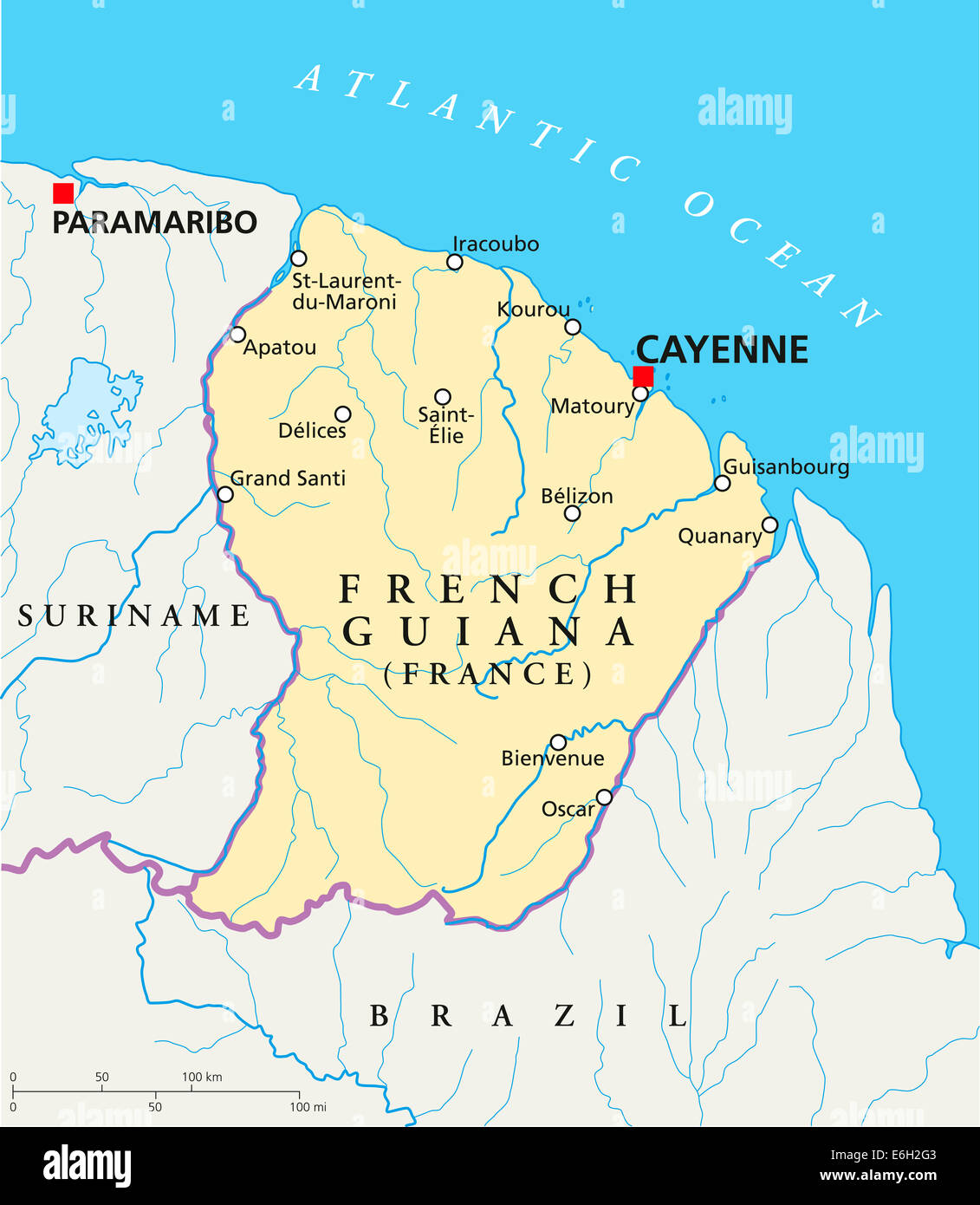 Carte Politique de la Guyane française au capital de Cayenne, les frontières nationales, la plupart des grandes villes, rivières et lacs. L'étiquetage en anglais Banque D'Images