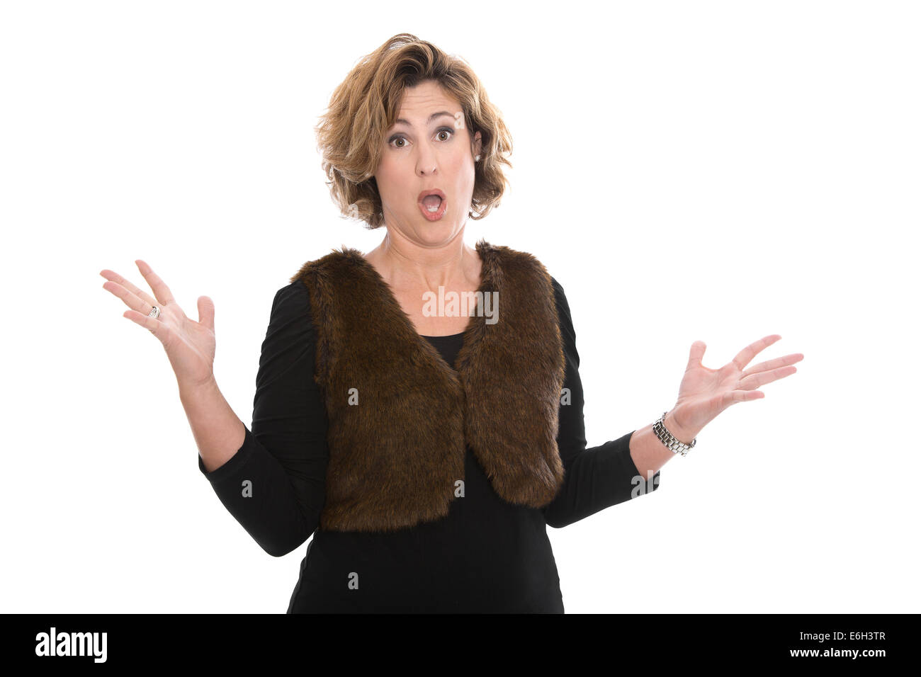 Choqué et furieux de pleurer d'âge moyen isolé femme isolted d'affaires sur fond blanc. Banque D'Images