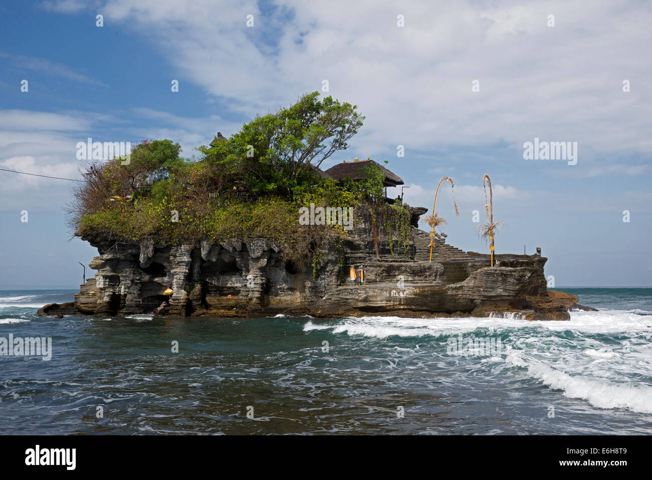 Temple de Tanah Lot à marée haute l'Indonésie Bali Banque D'Images