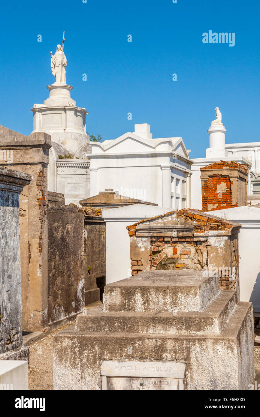 Au-dessus du sol dans des tombes du cimetière Saint-louis n° 1 à la Nouvelle-Orléans, Louisiane Banque D'Images