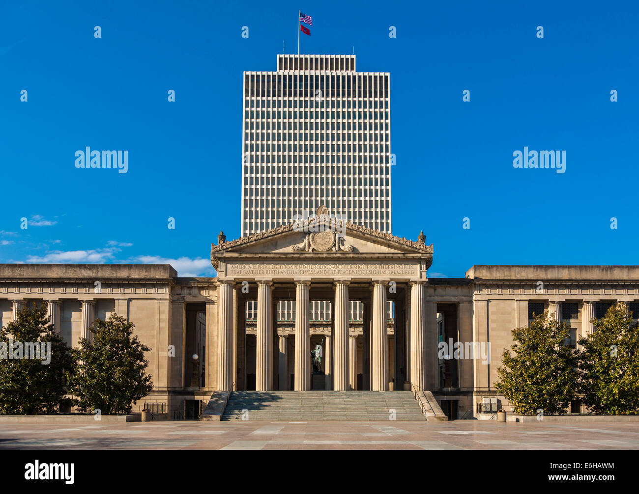 William Snodgrass Indiana tour derrière le monument au War Memorial Plaza, au centre-ville de Nashville, Tennessee Banque D'Images