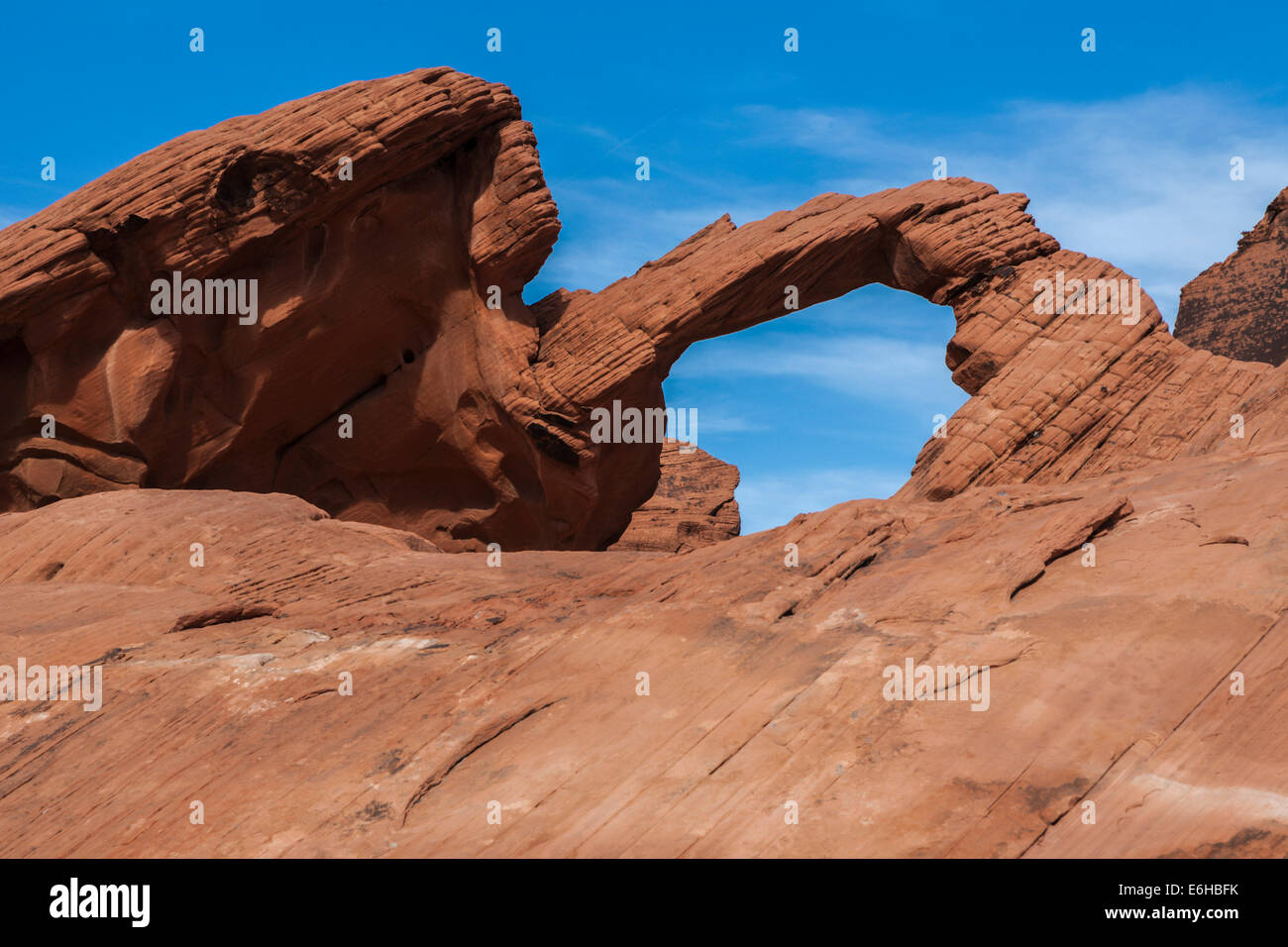 Arche naturelle rock formation dans la Vallée de Feu State Park près de Overton, Nevada Banque D'Images