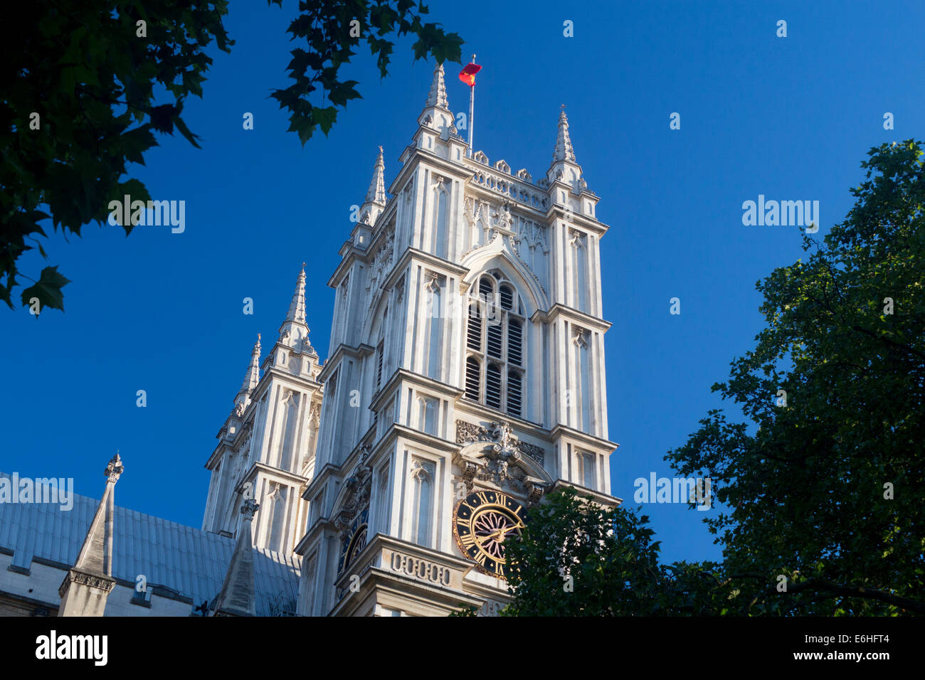 L'Abbaye de Westminster à l'ouest de tours dans la lumière de fin de soirée London England UK Banque D'Images