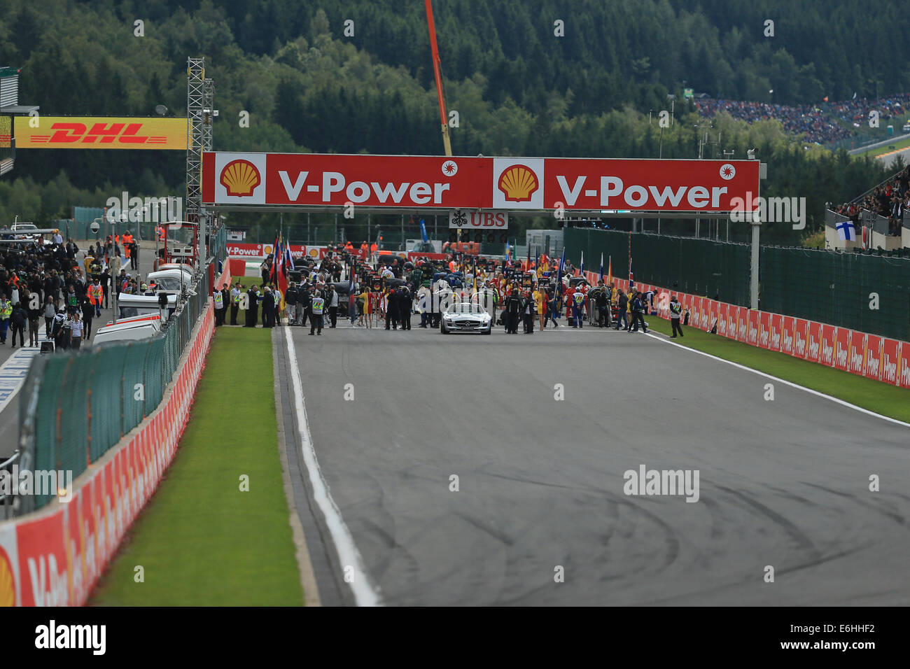 Spa-Francorchamps, Belgique. 24 août, 2014. F1 Grand Prix de Belgique. Jour de la course. 2014 Formule 1, GP de Belgique, les équipes se préparent sur la grille avant de la race. Credit : Action Plus Sport/Alamy Live News Banque D'Images