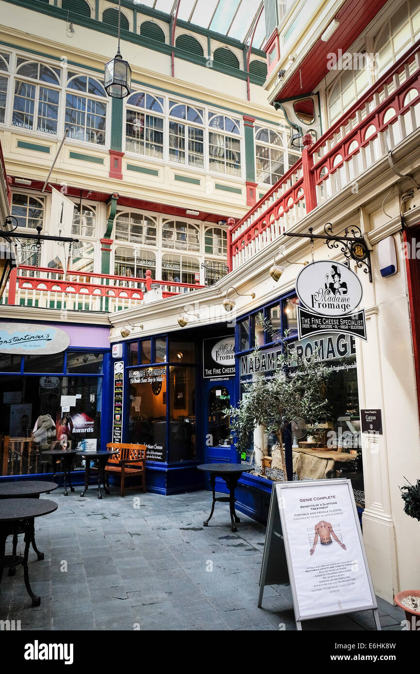 L'historique et pittoresque château Arcade à Cardiff. Banque D'Images