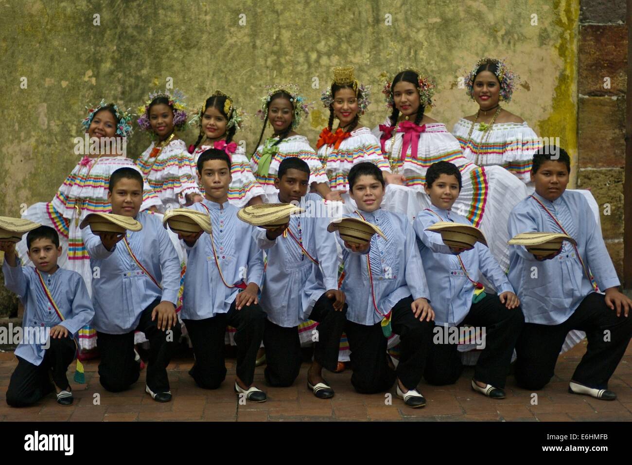 Les jeunes du groupe de musique folklorique panaméenne Banque D'Images