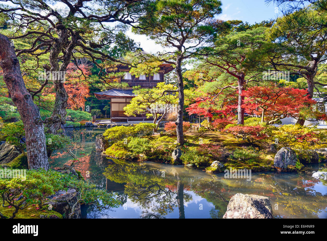 Kyoto, Japon feuillage d'automne au Temple Ginkaku-ji Temple du pavillon d'argent. Banque D'Images