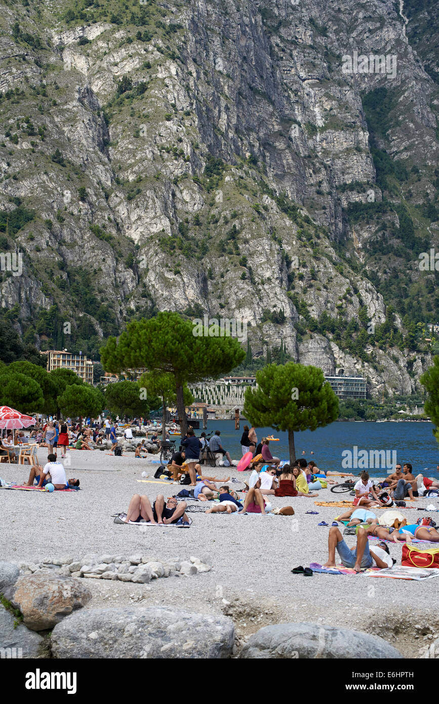 Limone sul Garda sur le lac de Garde, les lacs italiens, Lombardie, Italie, Europe Banque D'Images