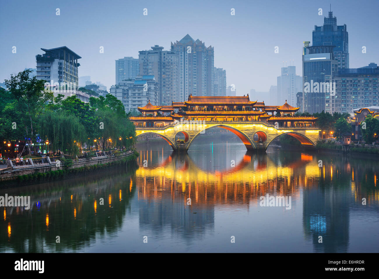 Chengdu, Sichuan, Chine à Pont Anshun. Banque D'Images