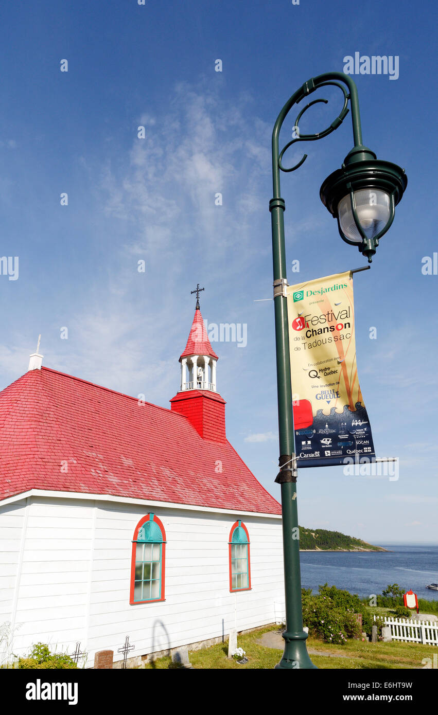 Une petite église pittoresque dans la région de Tadoussac, Québec, Canada Banque D'Images