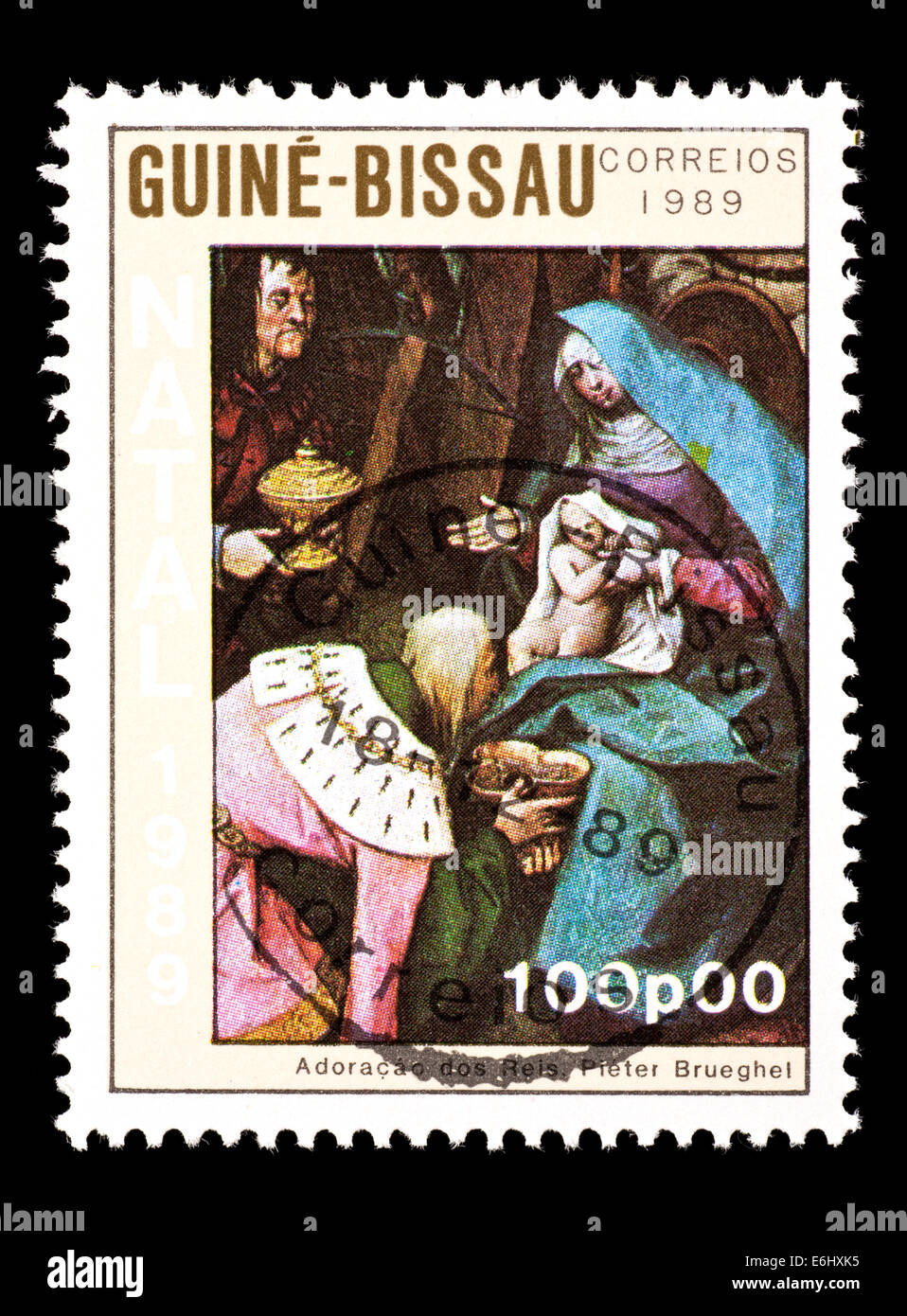 Timbre-poste de la Guinée-Bissau représentant une peinture de Pieter Brueghel de Madonna et l'enfant Jésus, avec les rois mages à la recherche sur. Banque D'Images