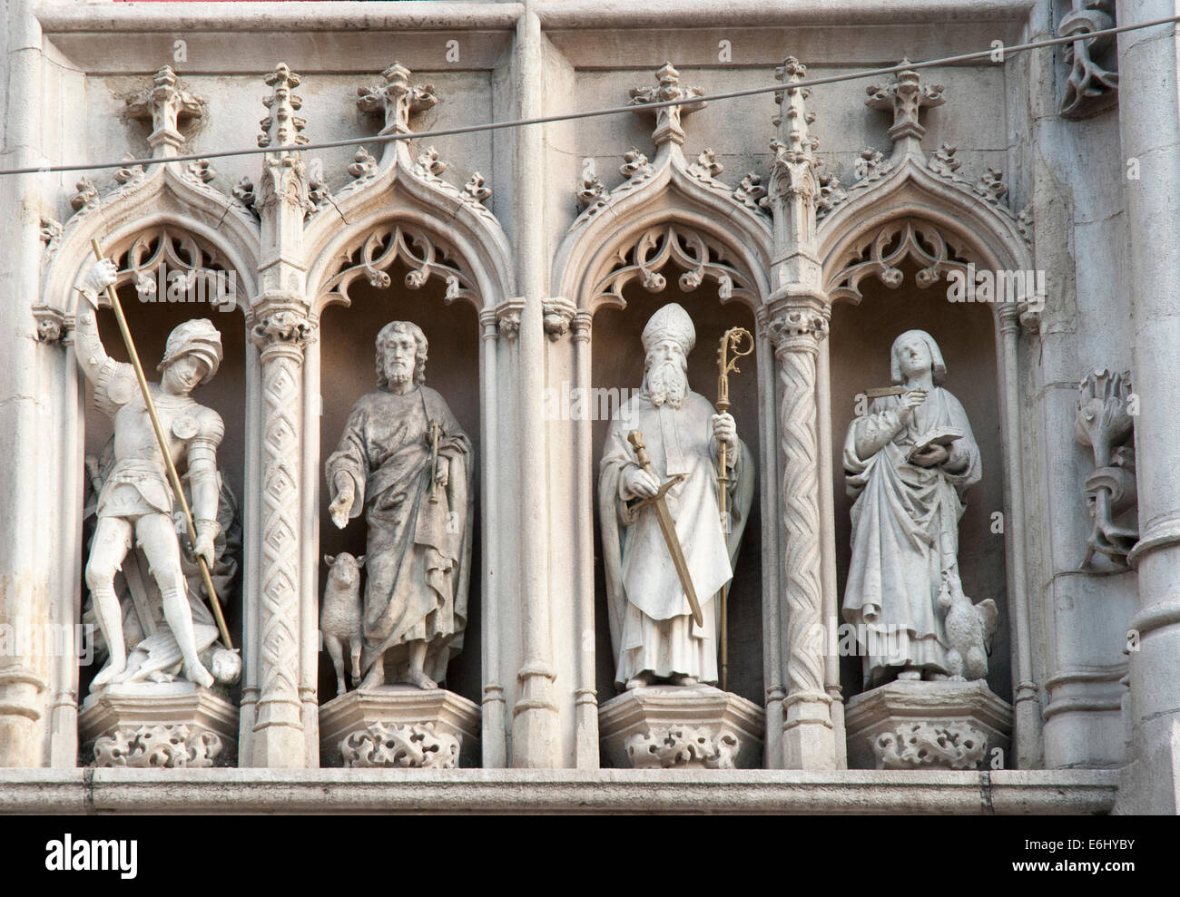 Des effigies de saints des derniers jours sur les murs de la Basilique de Saint Sang, Bruges, Belgique Banque D'Images