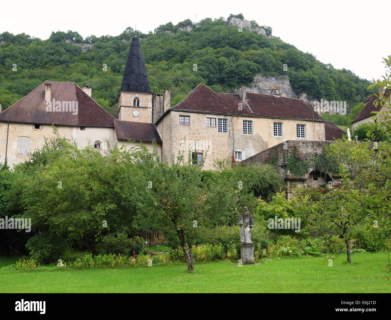 Baume les Messieurs est considéré comme l'un des plus beaux villages de France. Jura Banque D'Images