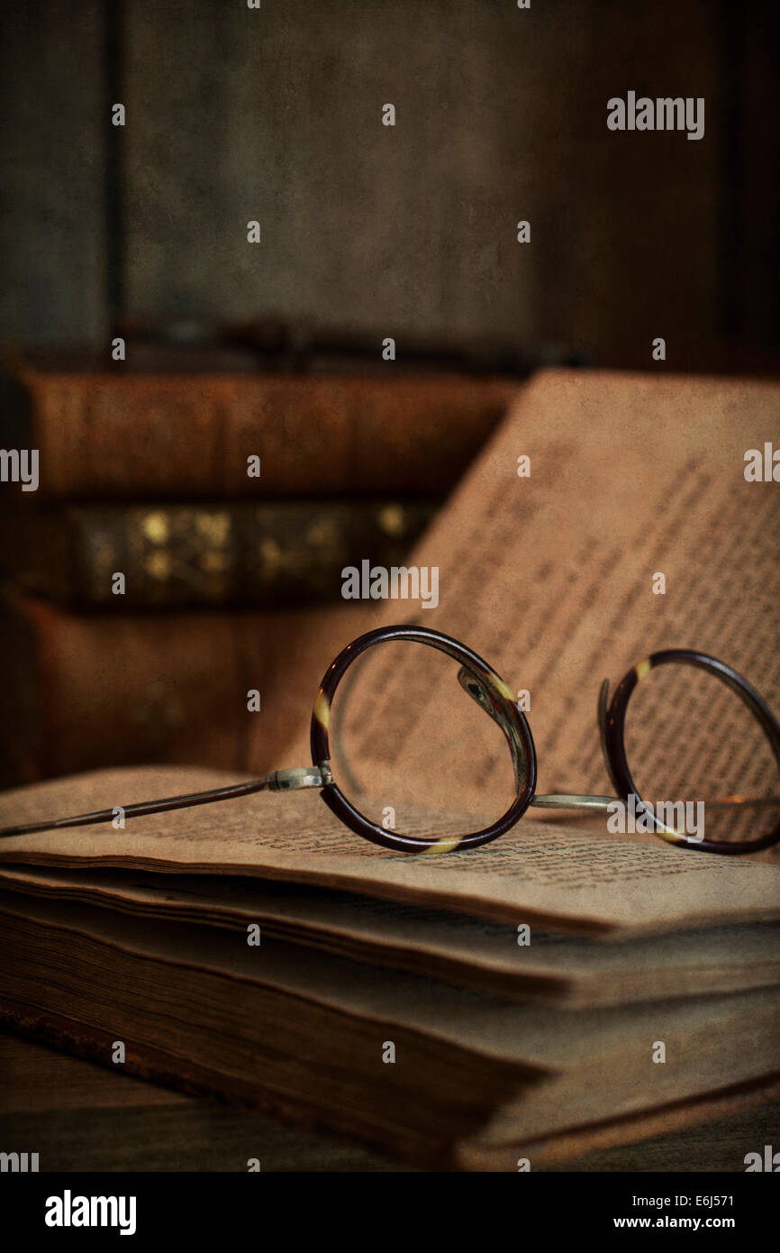 Closeup of old fashioned, spectacles avec réserve Banque D'Images