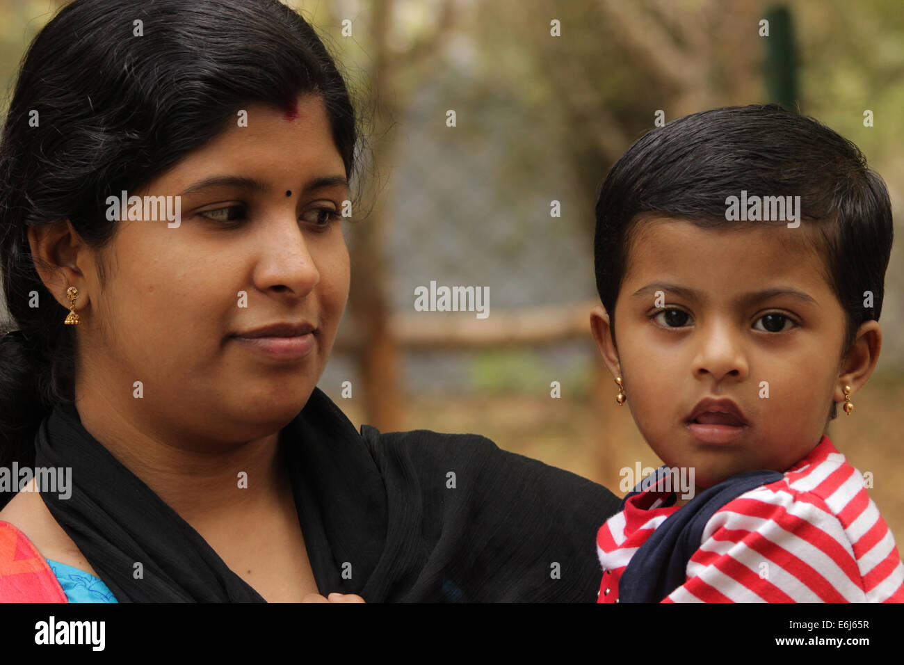 Maman indienne avec sa fille Banque D'Images