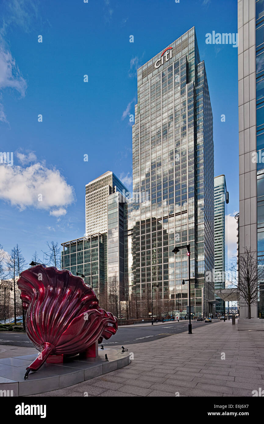 Bâtiment de CITI à Canary Wharf, les Docklands avec sculpture de fleurs par artiste Ana Tzarev Banque D'Images