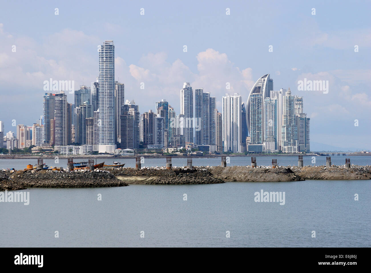 Vue sur l'horizon de la ville de Panama, montrant les bâtiments modernes de Punta Pacífica et Paitilla. Banque D'Images