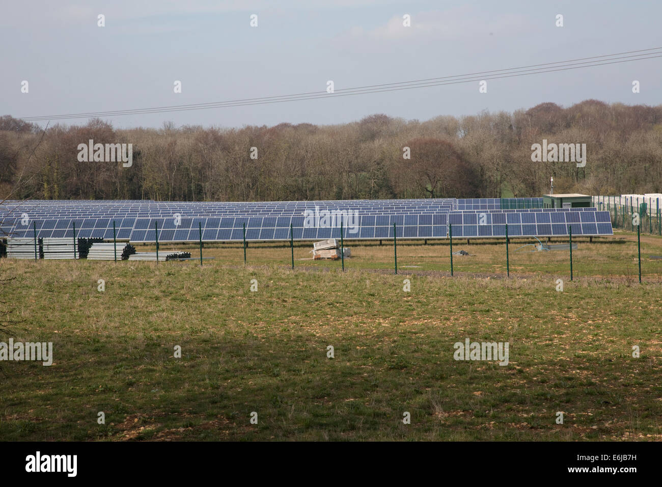Domaine de la ferme solaire photovoltaïque panneaux photovoltaïques près de Chipping Campden Glos UK Banque D'Images