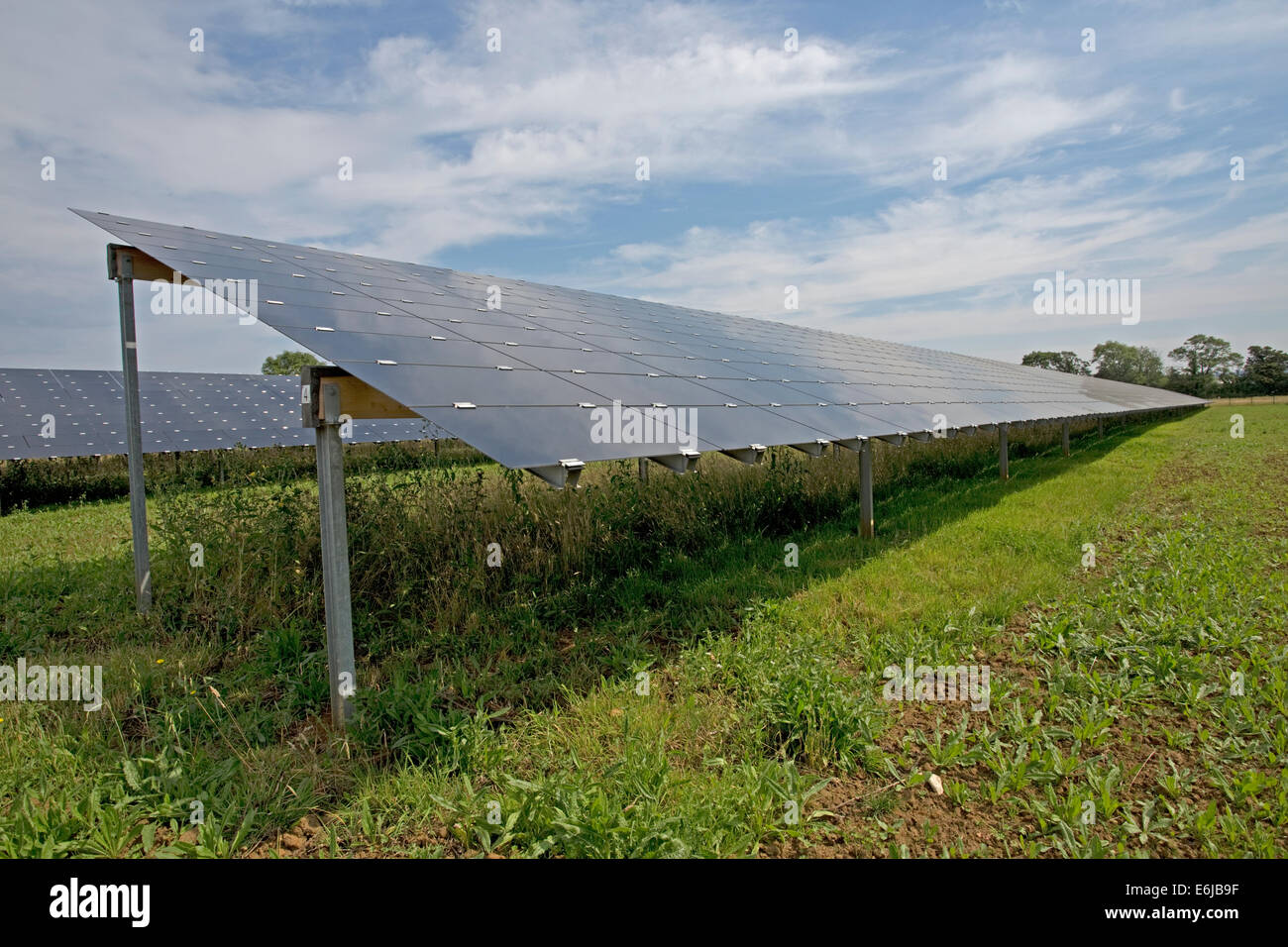First Solar photovoltaïque couches minces panneaux PV sur Belectric ferme solaire à Willersey Cotswolds Nord UK Banque D'Images