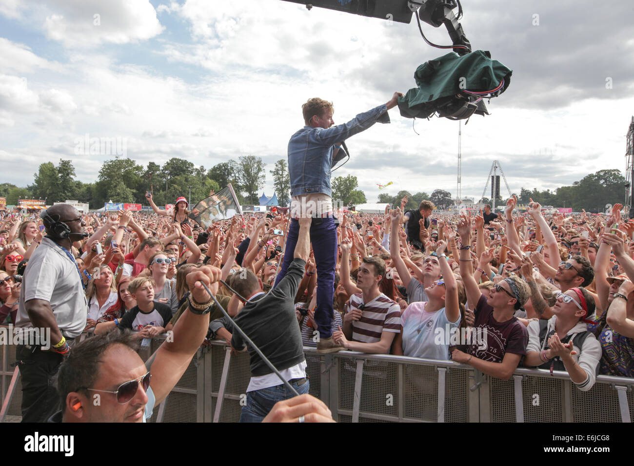 Kaiser Chiefs' Ricky Wilson à Hylands Park, Chelmsford, Essex, le samedi 16 août, au V Festival. Banque D'Images